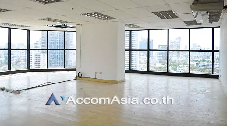  Office space For Rent in Sukhumvit, Bangkok  near BTS Ekkamai (AA15025)